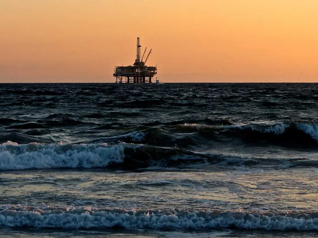 كارثة تسرب النفط في بحر سيتو الداخلي: مأساة بيئية وحلول محتملة