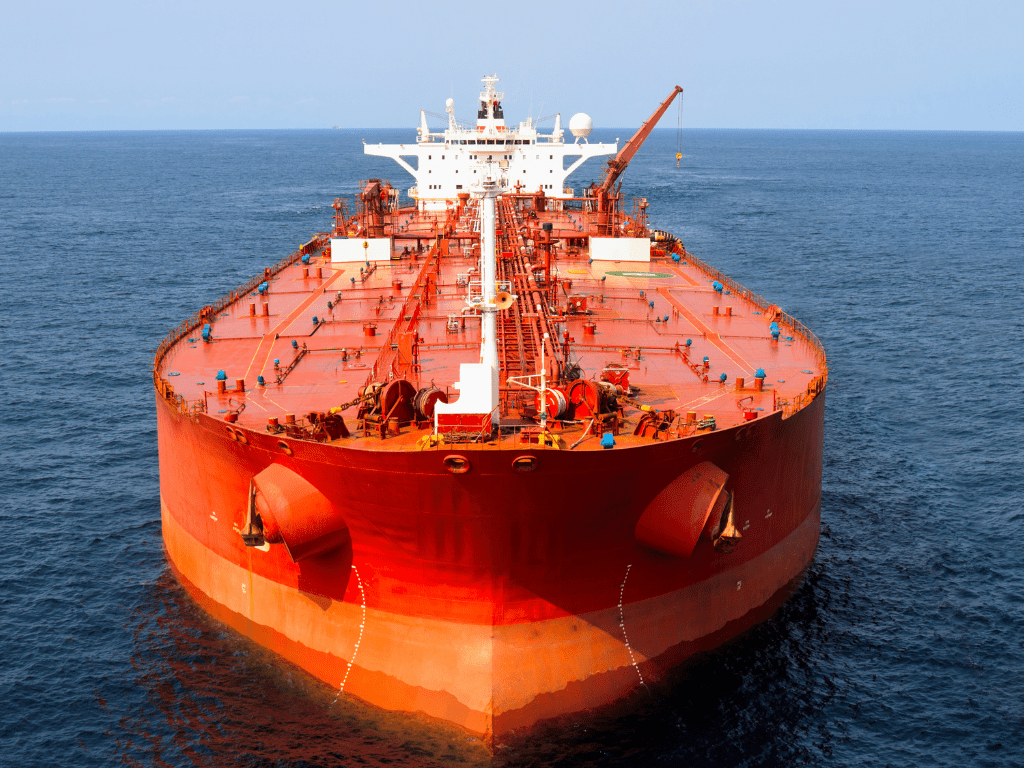 ناقلة من الأسطول المظلم تتسبب في تسرب نفطي بتركيا وتثير مخاوف بيئية