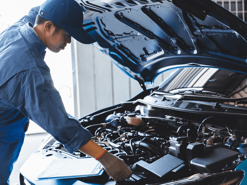 كيفية استخدام منظف خزان الوقود لصيانة السيارة