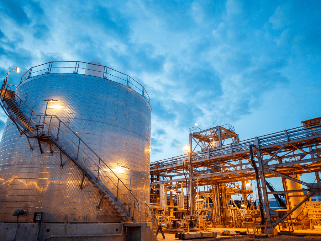 إزاي تنظّف وتِصَوّن تانك البنزين البحري بطريقة صح