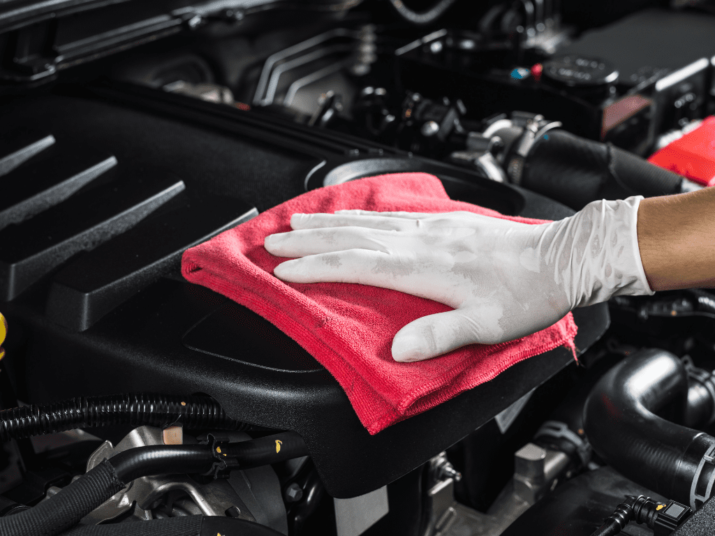 أهمية استخدام منظف المحرك بانتظام للمركبات التجارية