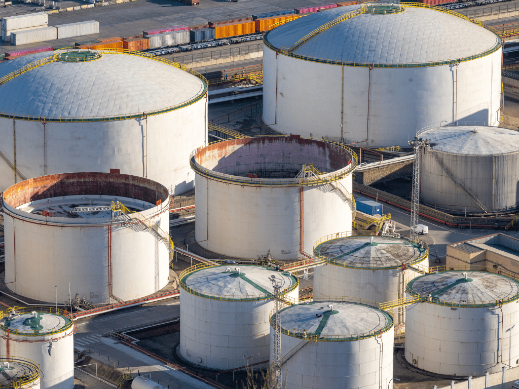 حلول تسربات النفط الصناعية: دليل شامل