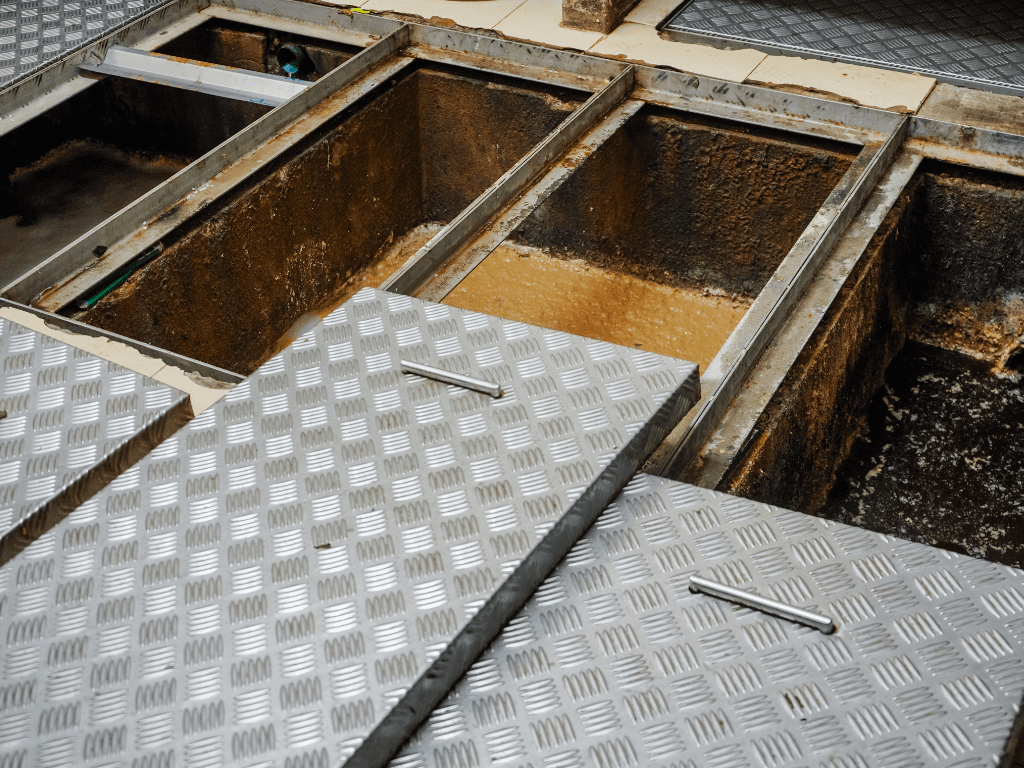 ما هو فاصل الشحوم وكيف يحافظ على نظافة مطبخك؟