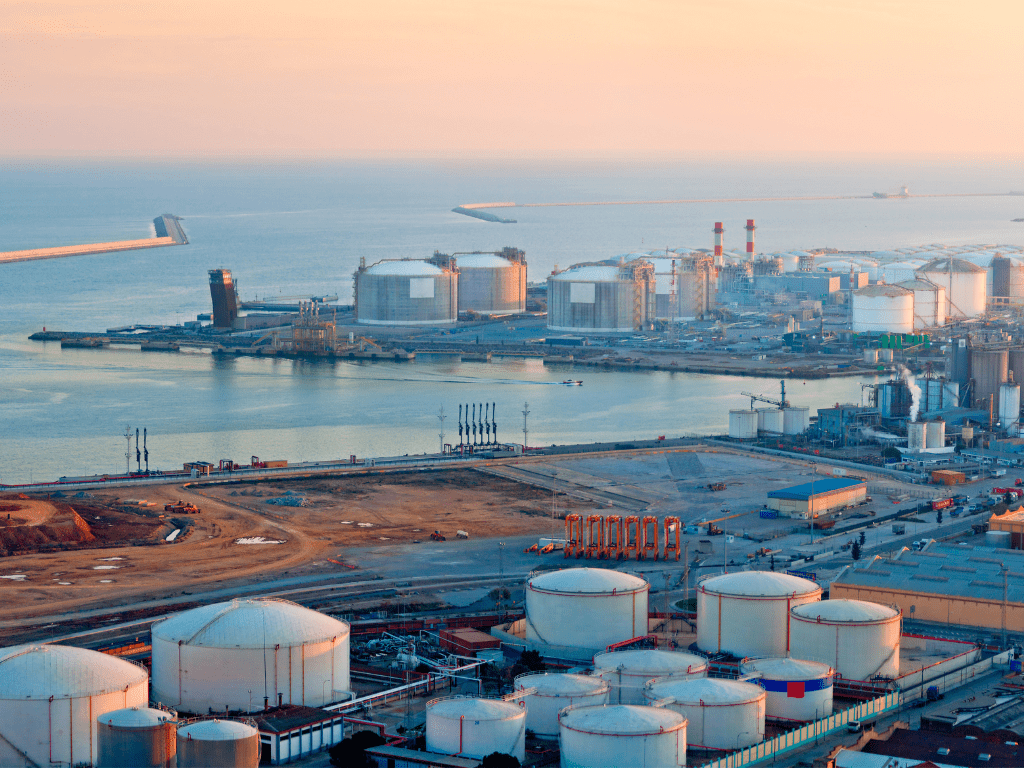 ٧ من أكثر الطرق فعالية لتنظيف تسربات النفط لحماية البيئة