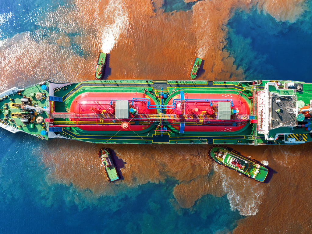 إتقان تنظيف تسربات النفط: دليل شامل